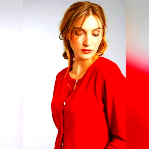 (M) R Essentials Barbiecore 3/4 Sleeve Button down Cardigan - Picture 2 of 6